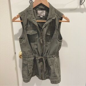 Olive green khaki vest military style safari camping outdoor gear cotton pockets